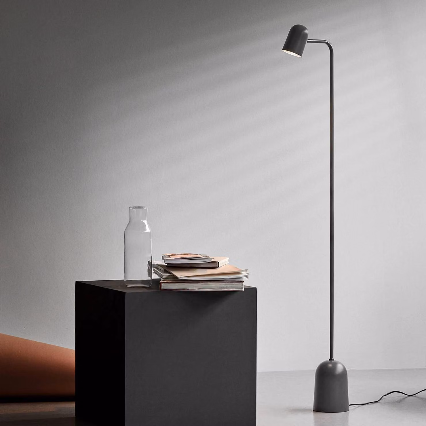 Northern Lampada da terra di design Buddy floor, dimmerabile, Nero, Soggiorno / Sala da pranzo, Metallo, Scandinavo, Lampada da terra