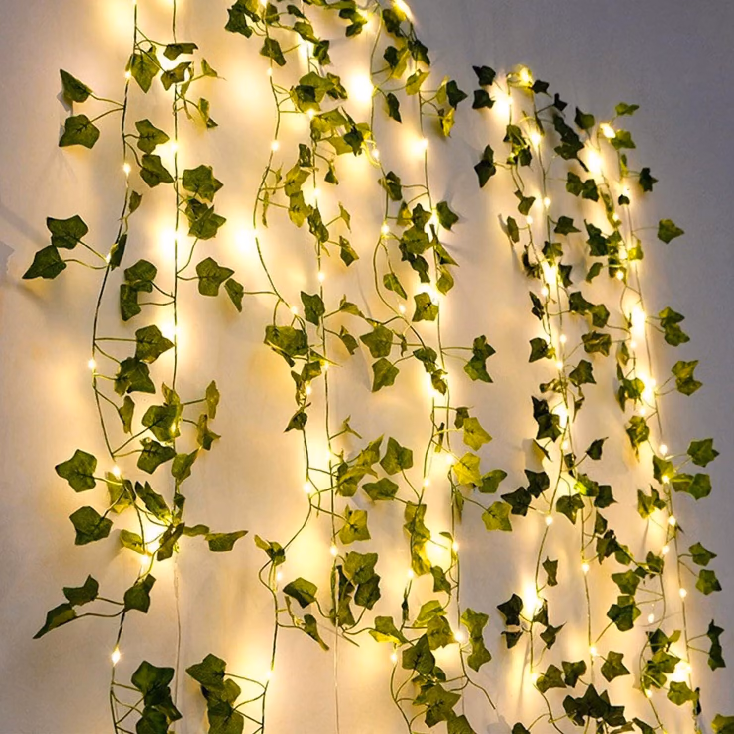 Catena luminosa con foglie artificiali - 10 metri con 100 LED - per uso interno