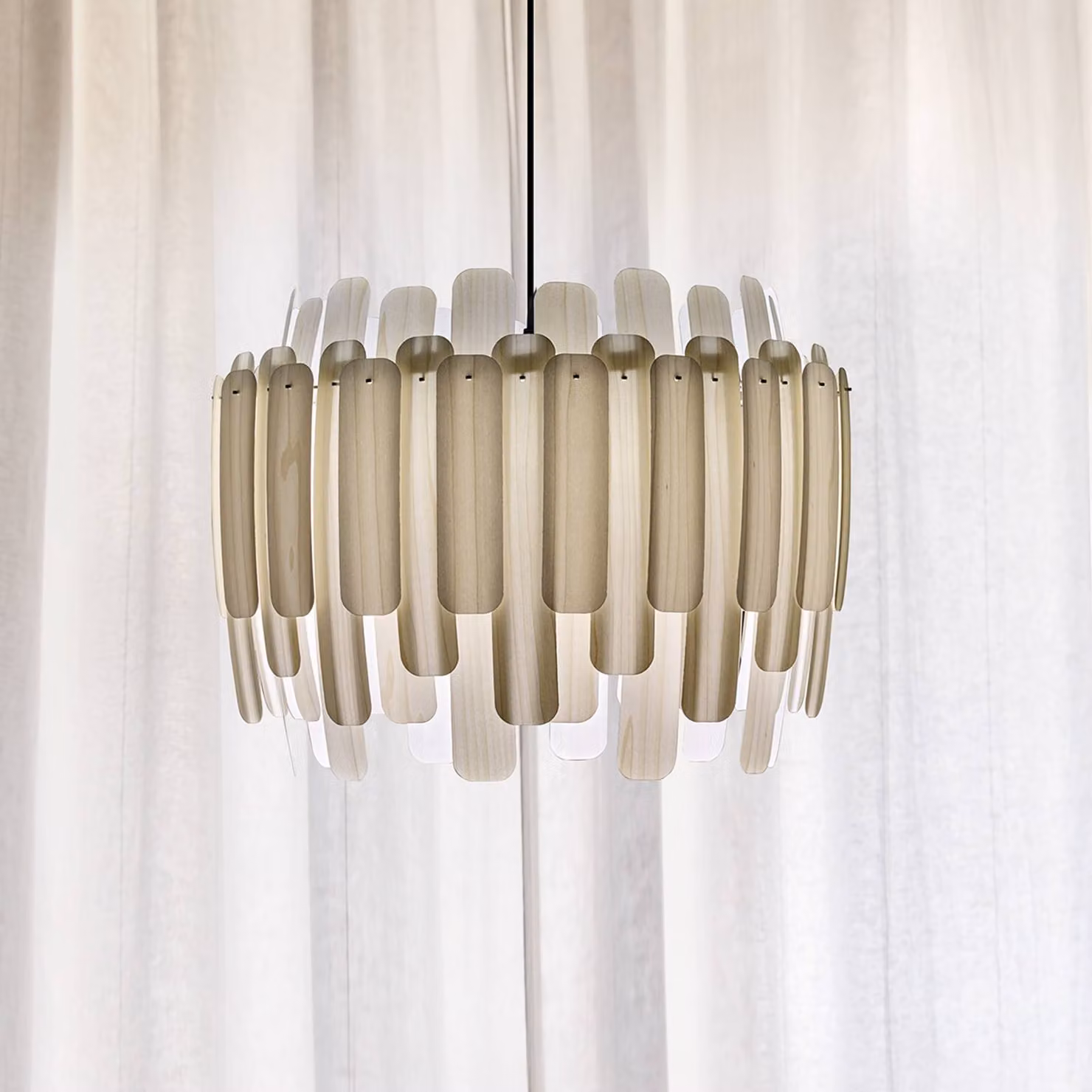 LZF LAMPS Lampada a sospensione Maruja, dimmerabile, Bianco / Opale, Soggiorno / Sala da pranzo, Legno, Design, Lampada a sospensione