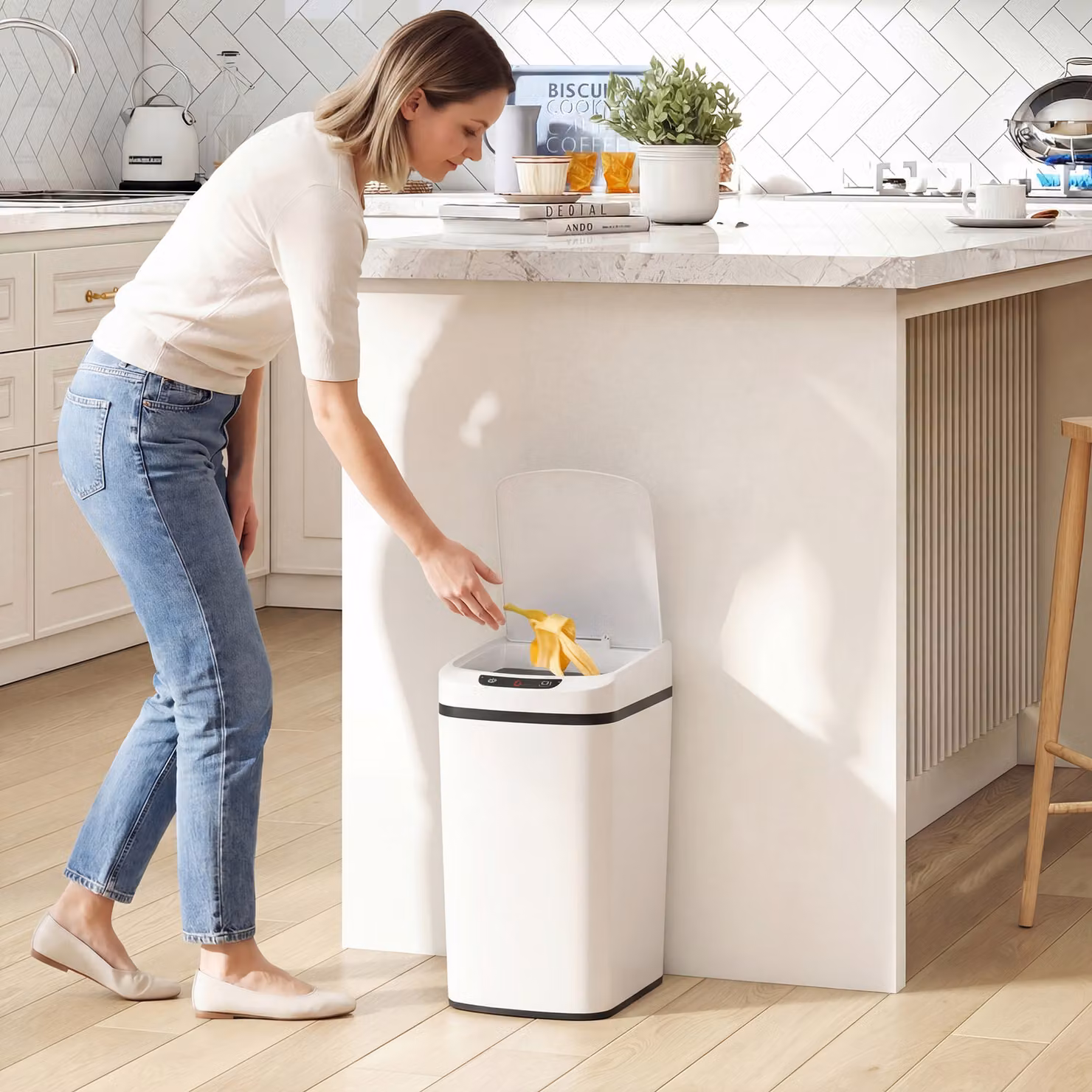 Cestino dei rifiuti con sensore a infrarossi HOMCOM da 12L in acciaio inox e plastica, bianco, L: 28 cm, P: 22 cm, H: 41 cm – 2
