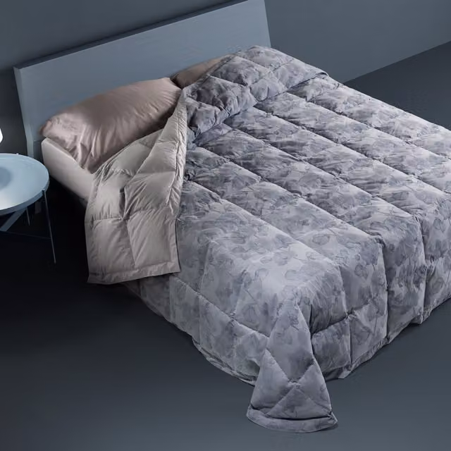 DaunenStep Trapunta in piuma con fantasia floreale grigia, traspirante e termoregolatrice per adulti – 1
