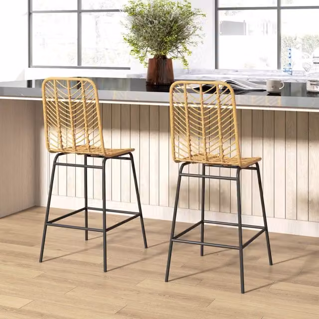Set di 2 sgabelli da bar ULEVR in rattan PE giallo con schienale, poggiapiedi e gambe in acciaio, 42,5x52x102 cm