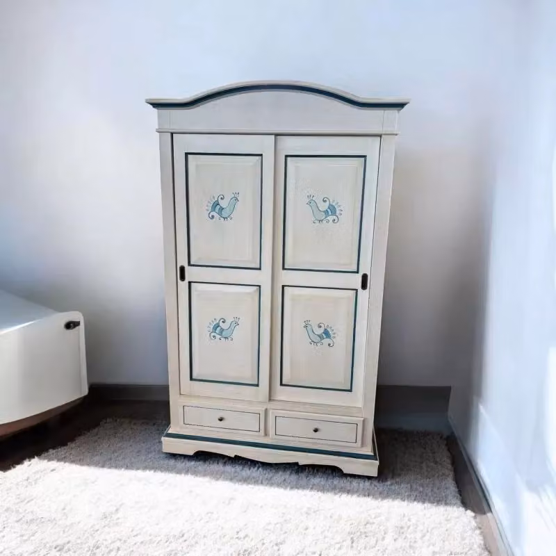 Armadio con 2 ante scorrevoli in legno stile shabby chic bianco anticato decorazione pavoncella Mobili 2G L/P/H: 122 x 59 x 200 cm – 3