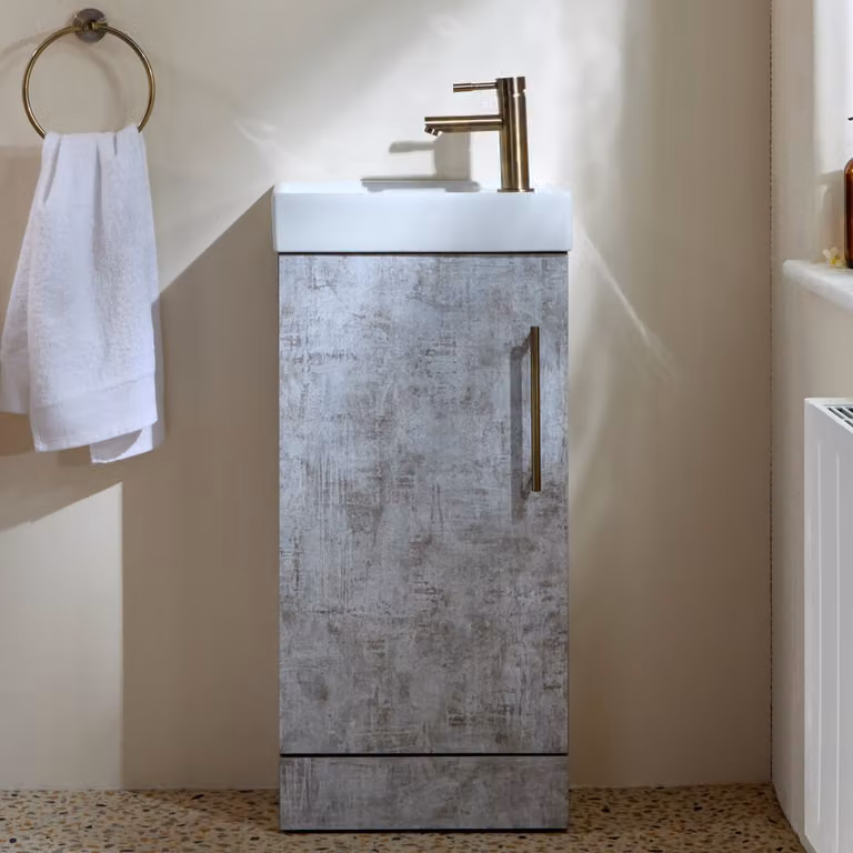 Mobile Bagno a Terra Grigio Cemento da 400mm con Lavabo e Maniglia con Barra a T in Ottone Spazzolato - Cluo