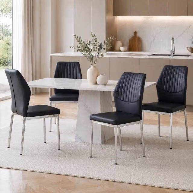 Set di 4 sedie da pranzo MIVRAY moderne in ecopelle nera con schienale a righe verticali e gambe in metallo argento