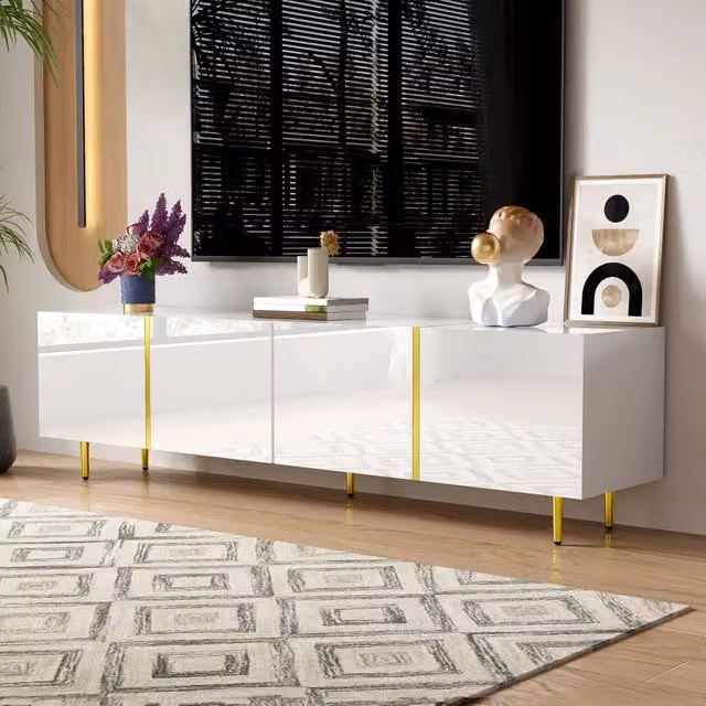 Mobile TV con quattro ante e chiusura ammortizzata in MDF bianco lucido con dettagli dorati 170 × 35 × 46 cm