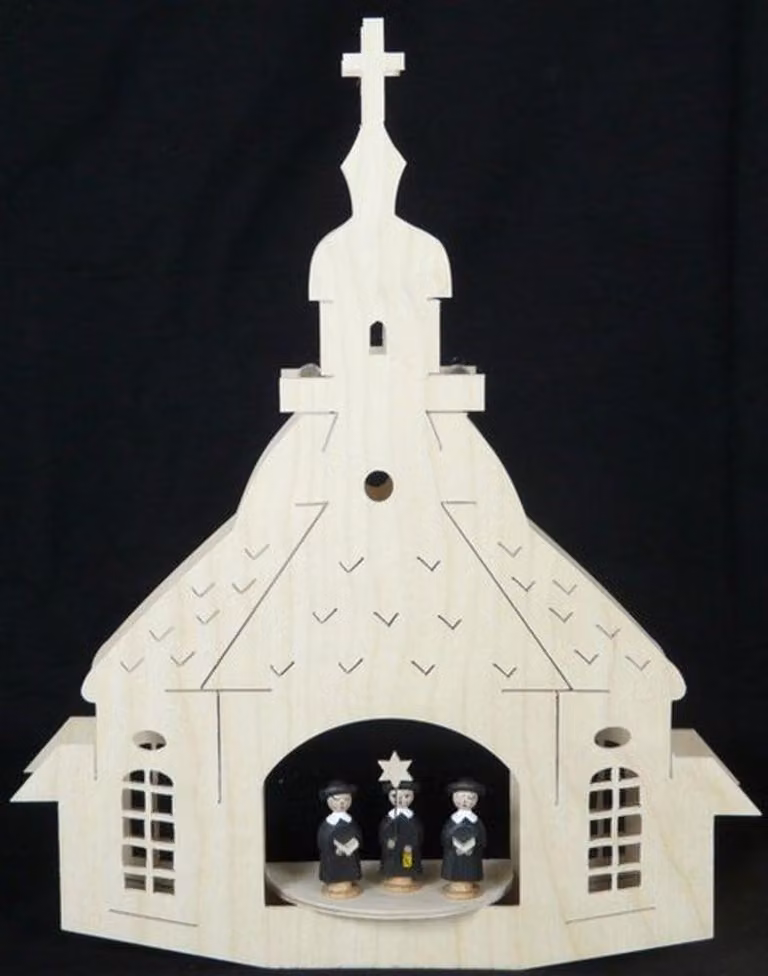 Pannello decorativo per finestra con soggetto religioso (chiesa, coro) e illuminazione. Dimensioni: 37x28x4 cm. Nuovo