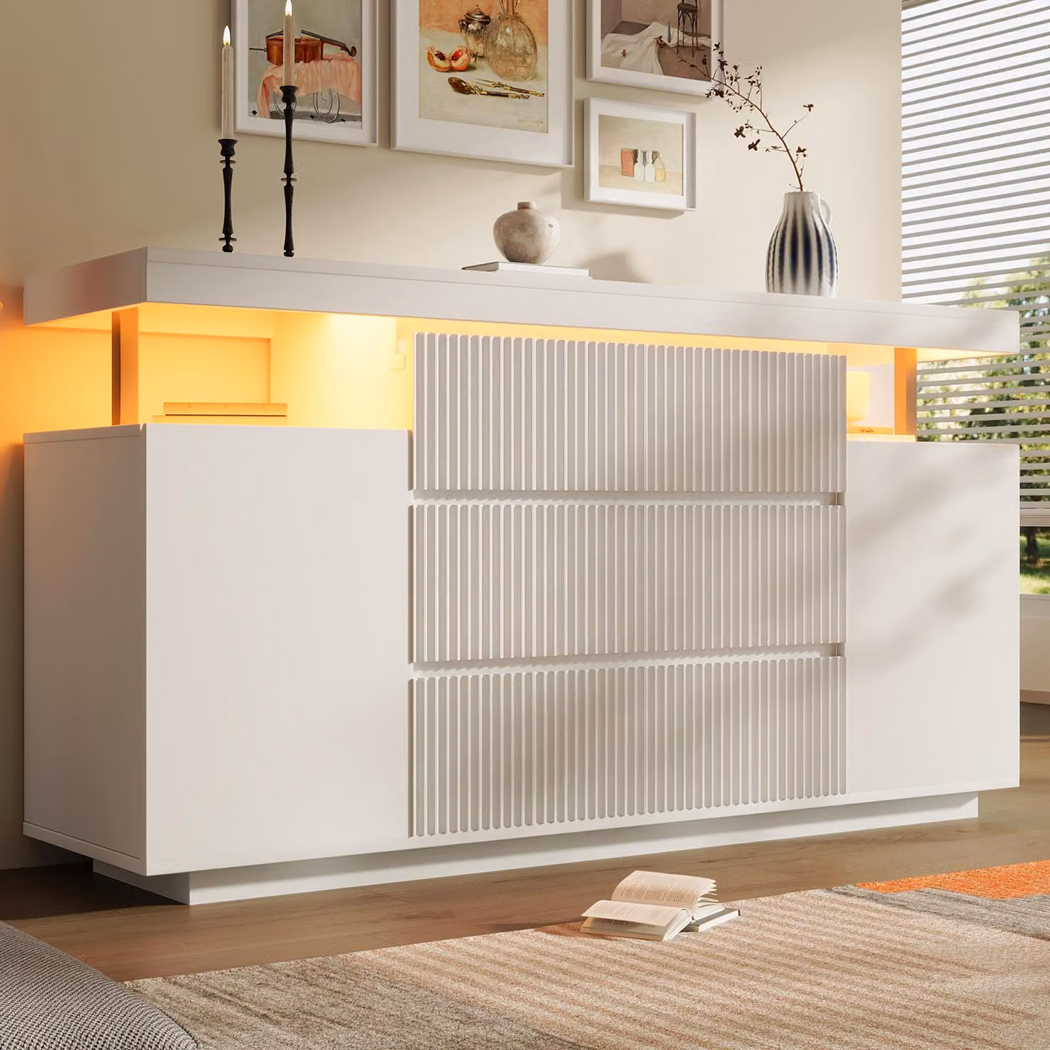 Mobile contenitore Merax con 6 cassetti e 2 ante, comò con illuminazione a LED, mobile da soggiorno con design a listelli e aspetto sospeso, ideale per l'ingresso, colore bianco