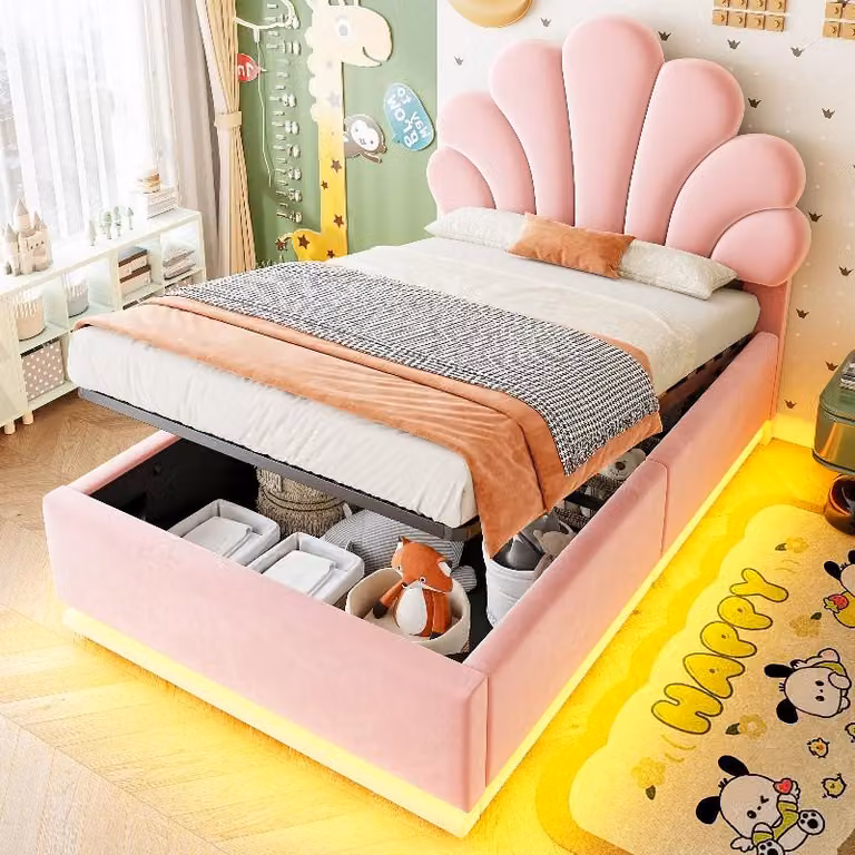 Letto imbottito 90x200 cm con testiera a forma di fiore, spazio contenitore con sistema idraulico, illuminazione LED, rivestimento in velluto e struttura in metallo, color rosa