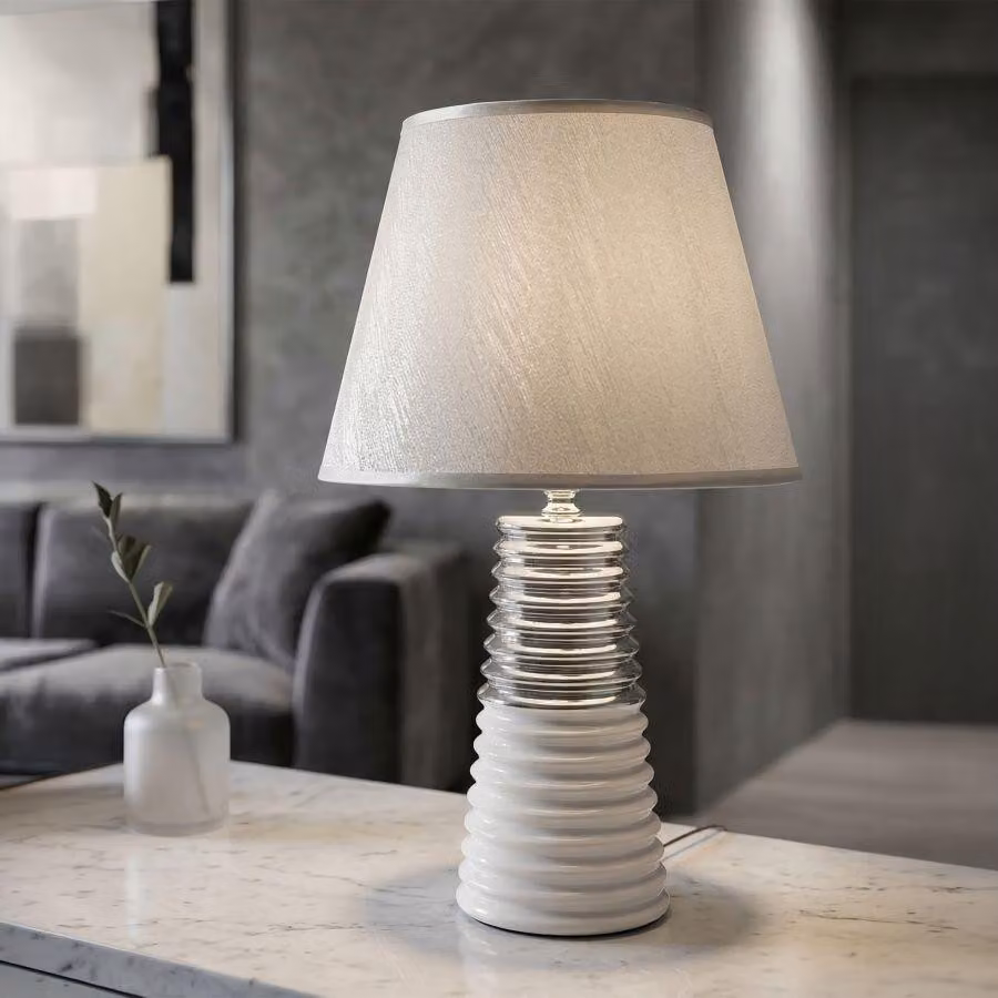 Lampada da tavolo in ceramica e ferro, con motivo a griglia, dimensioni 25x41 cm, colore bianco e argento, design Mauro Ferretti, modello Candela