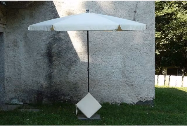 Ombrellone da mare con palo centrale MAFFEI in poliestere beige con protezione UPF 50+ e struttura in acciaio, Diametro: 250 cm – 1