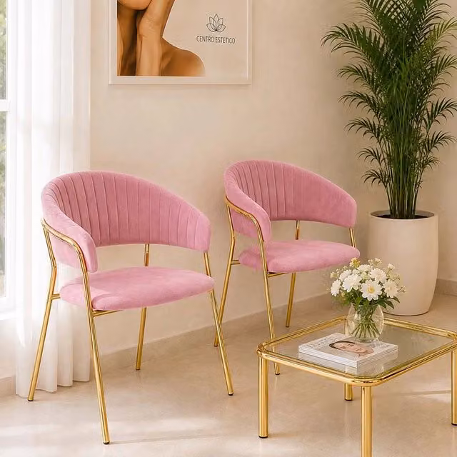 Set da 2 sedie da sala da pranzo Aurelia in velluto rosa con gambe in metallo dorate e design moderno