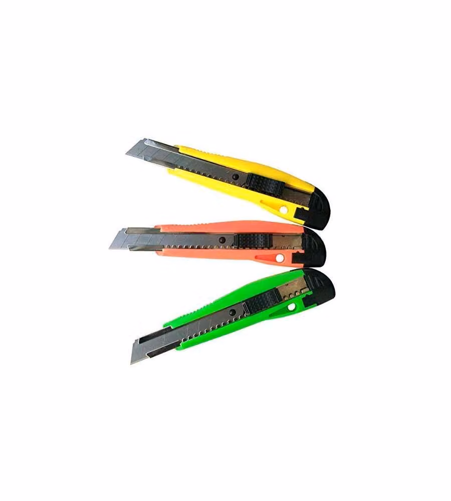 Cutter Universale in Plastica 18mm con 3 Lame - Strumento da Fai-da-Te