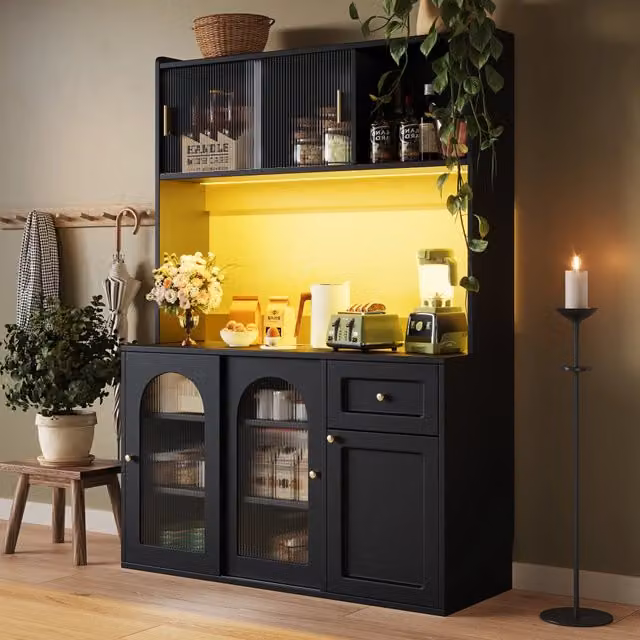 Credenza alta da cucina con LED ante scorrevoli in vetro cassetti e ripiani regolabili MDF nera 120 × 35 × 167 cm