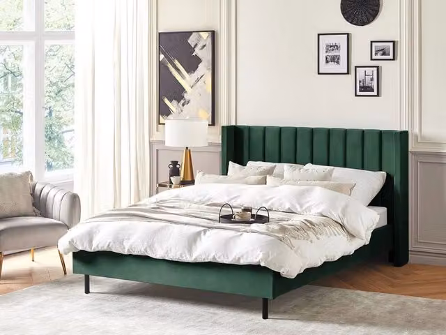 Letto matrimoniale Beliani in velluto verde con rete a doghe in legno L/P/H: 160 x 200 x 115 cm