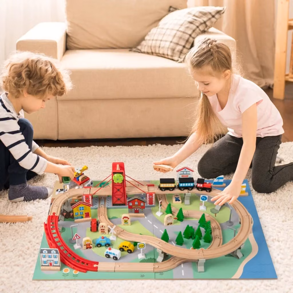 Tavolo da gioco multifunzionale per bambini con 2 superfici reversibili e set di treni in legno, colore marrone e multicolore, pieghevole, L: 94 cm, P: 36 cm, H: 63 cm – 2