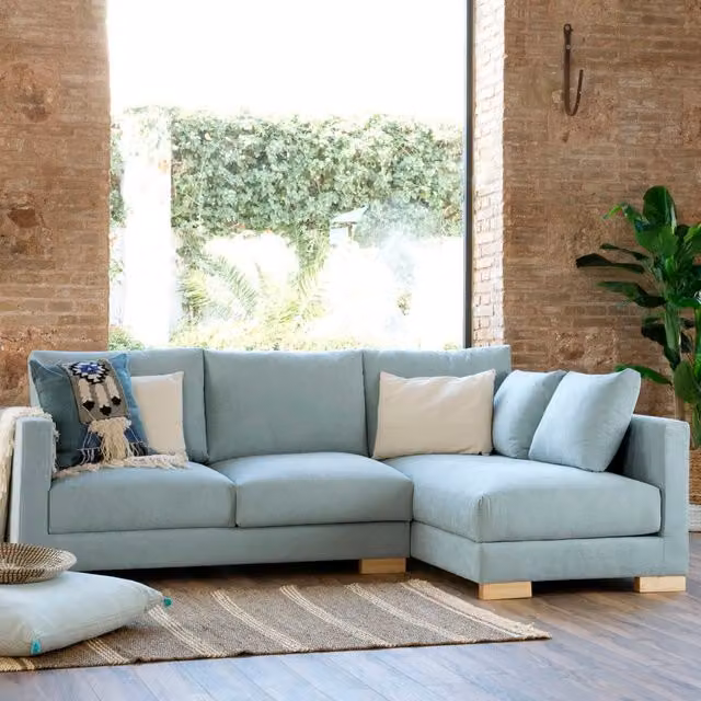 Sofà lettino angolare Banak Milú a 3 posti, modello destro, rivestimento in tessuto blu con cuscini inclusi e coperture rimovibili – 1
