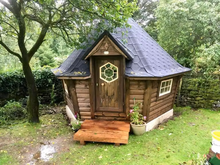 Grillhaus Grillkota Grillhüttenhaus Feuerhütte Grillpavillon Gartenhütte
