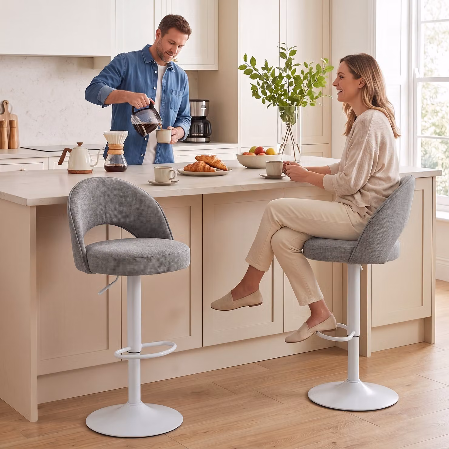 Set di 2 sgabelli da bar HOMCOM in ciniglia grigi, girevoli a 360° e regolabili in altezza – 2