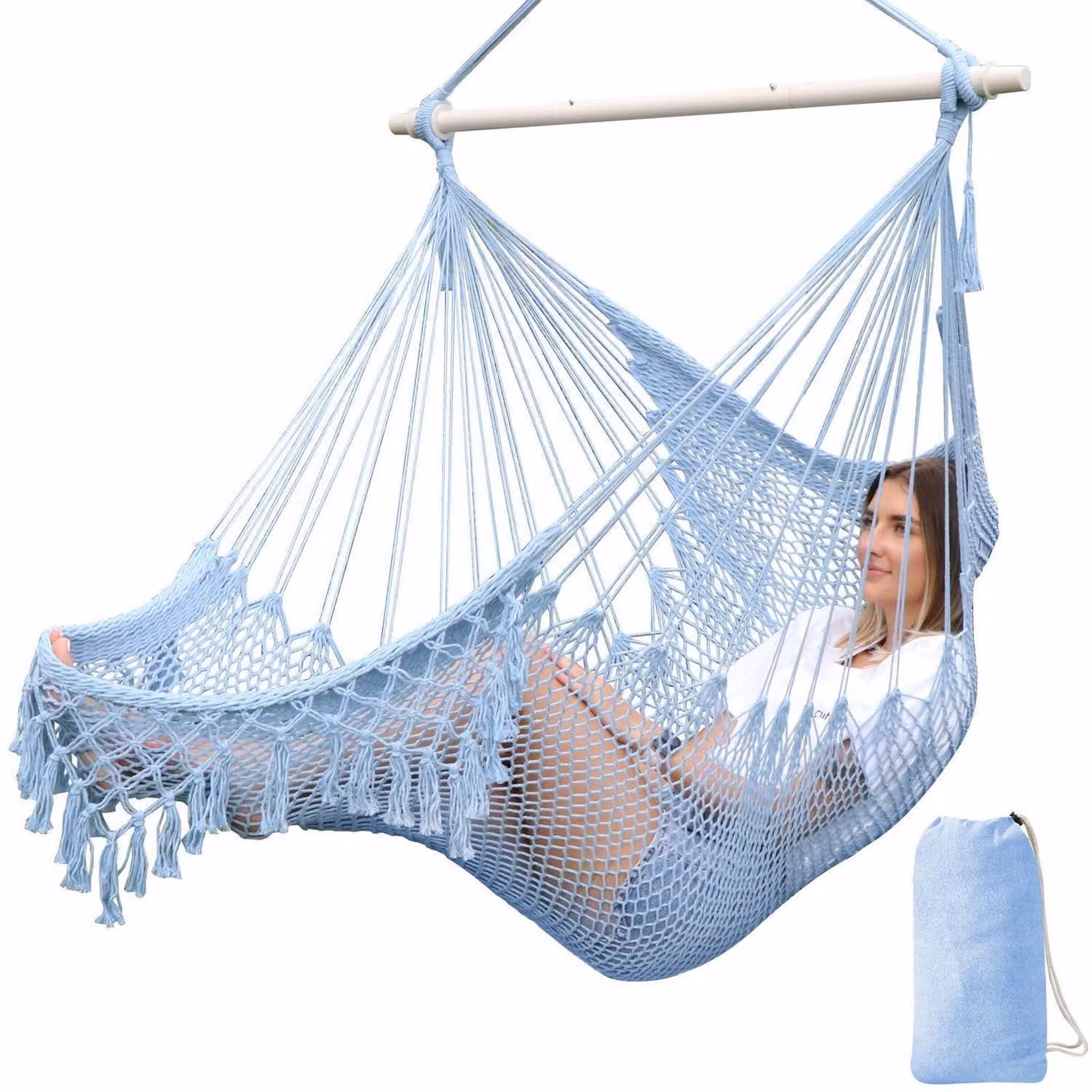 Sedia a dondolo sospesa, realizzata con corda di cotone, colore azzurro chiaro, dimensioni 240x80 cm, con struttura in metallo