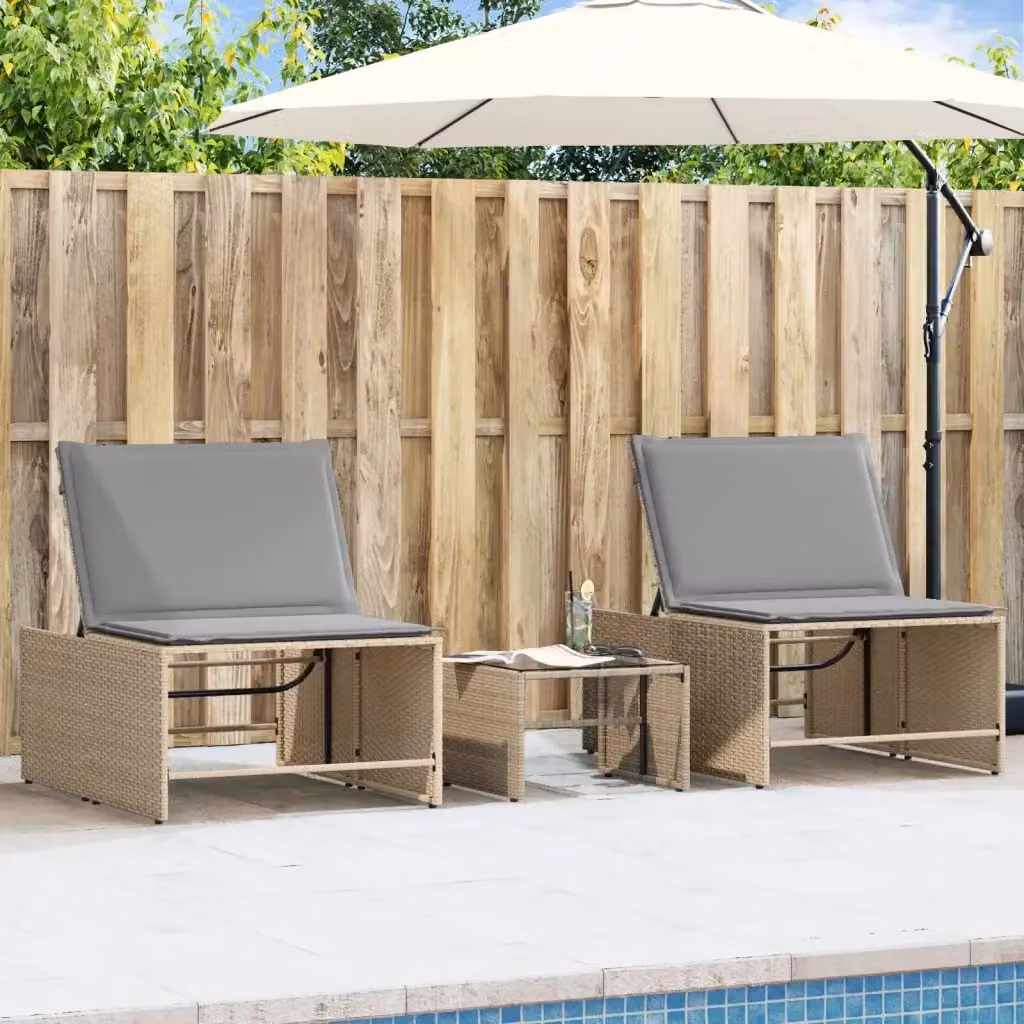 Set di 2 lettini prendisole da giardino in polyrattan con tavolo, colore beige e grigio, dotati di poggiatesta regolabile e cuscini impermeabili – 2