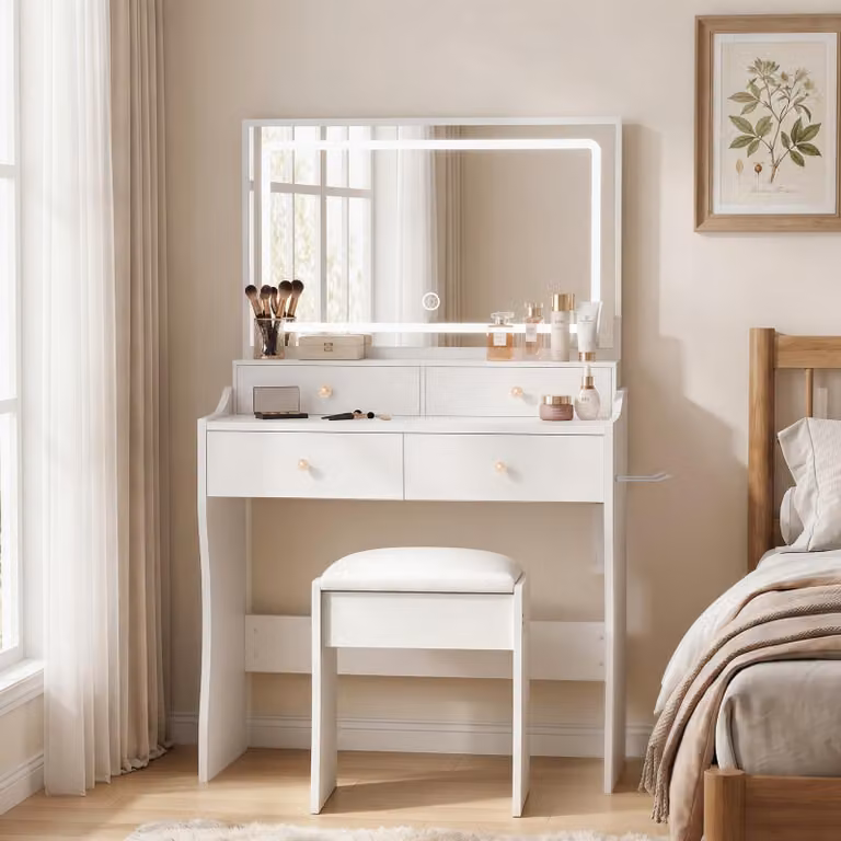 Comò da trucco con sgabello, specchio LED 86x46 cm, ciabatta multipresa e 4 cassetti – 3 colori di luce regolabili, MDF bianco, dimensioni 90x40x135 cm