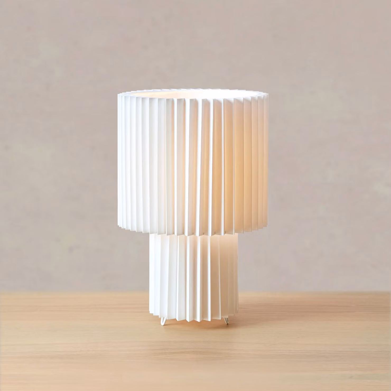 Markslöjd Lampada da tavolo Catis, Bianco / Opale, Soggiorno / Sala da pranzo, Plastica, Moderno, Lampada da tavolo