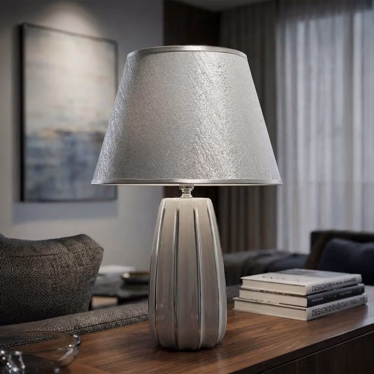 Lampada da tavolo in Vetroceramica, finitura lucida, dimensioni 30x45 cm, colore bianco e argento, modello Emmi, design Mauro Ferretti