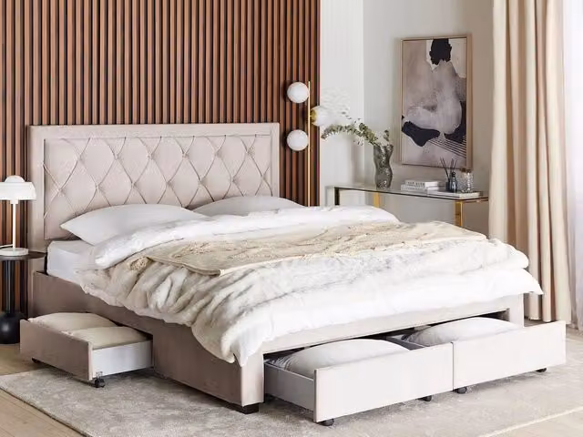 Letto contenitore Glam Design in velluto beige con cassetti e testiera alta trapuntata L/P/H: 180 x 200 cm – 1