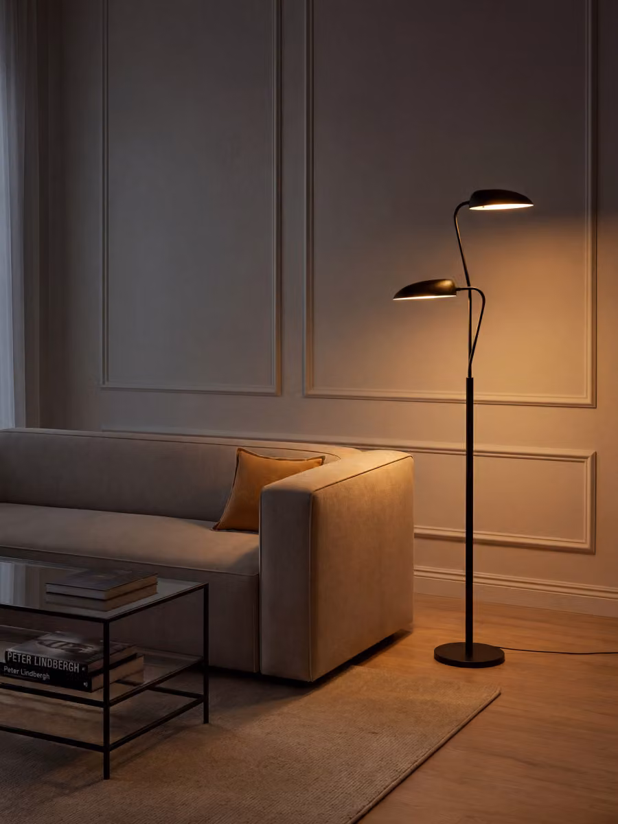 Lampada da terra moderna ad arco Kenay Home in metallo nero, H 142,5 cm x L 40,5 cm x P 40,5 cm – 2