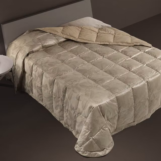 Trapunta in piuma DaunenStep con fantasia Floreale, traspirante e termoregolatrice, colore beige