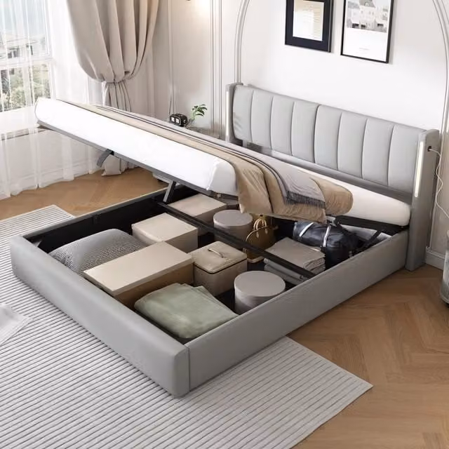 Letto matrimoniale imbottito WISHDOR in ecopelle grigia con vano contenitore, illuminazione LED e porte USB, L/P: 180 x 200 cm