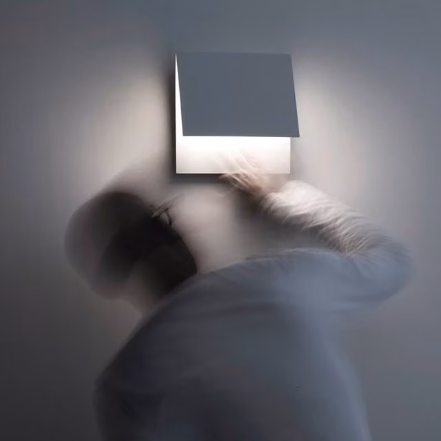 Applique a parete Davide Groppi Folder bianca con tecnologia LED dimmabile