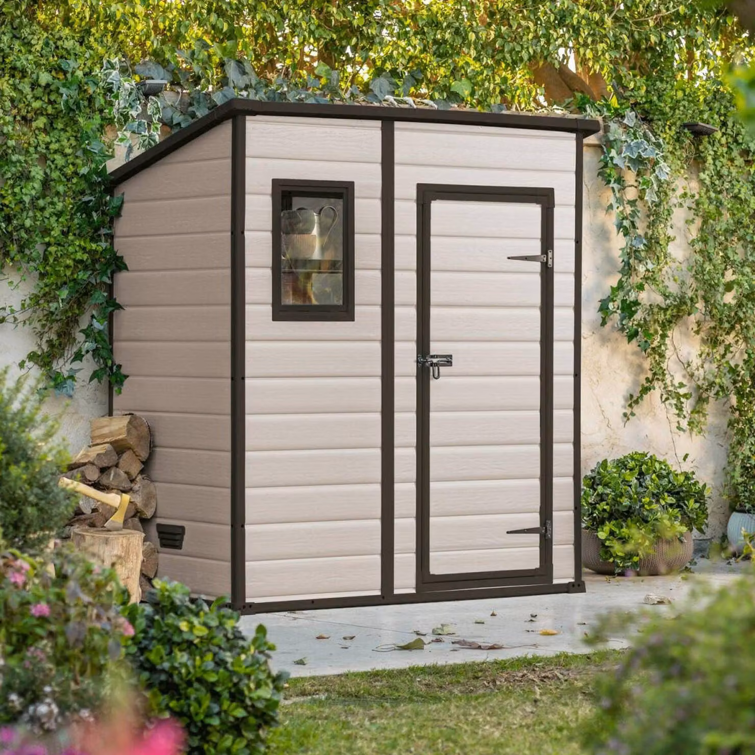 Dmora Casetta da Giardino Cranbrook 111x183.5x200.5h cm Beige, Resistente Agli Agenti Atmosferici Presenza Finestre