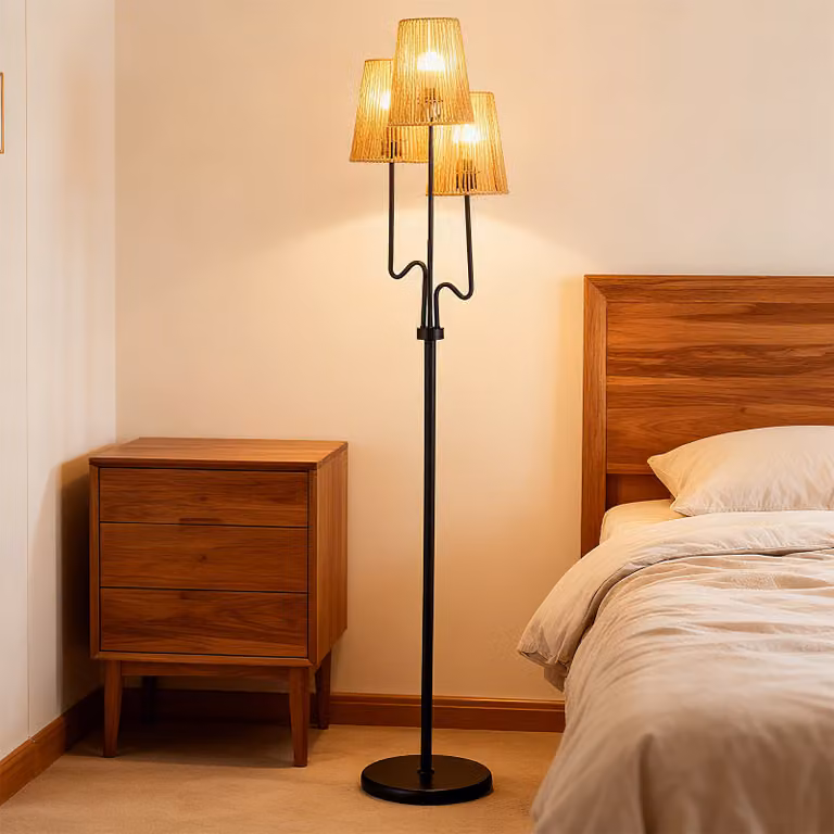 Costway Lampada da terra moderna con 3 paralumi in tessuto beige e base circolare in metallo nero, attacco E27 con interruttore a pedale