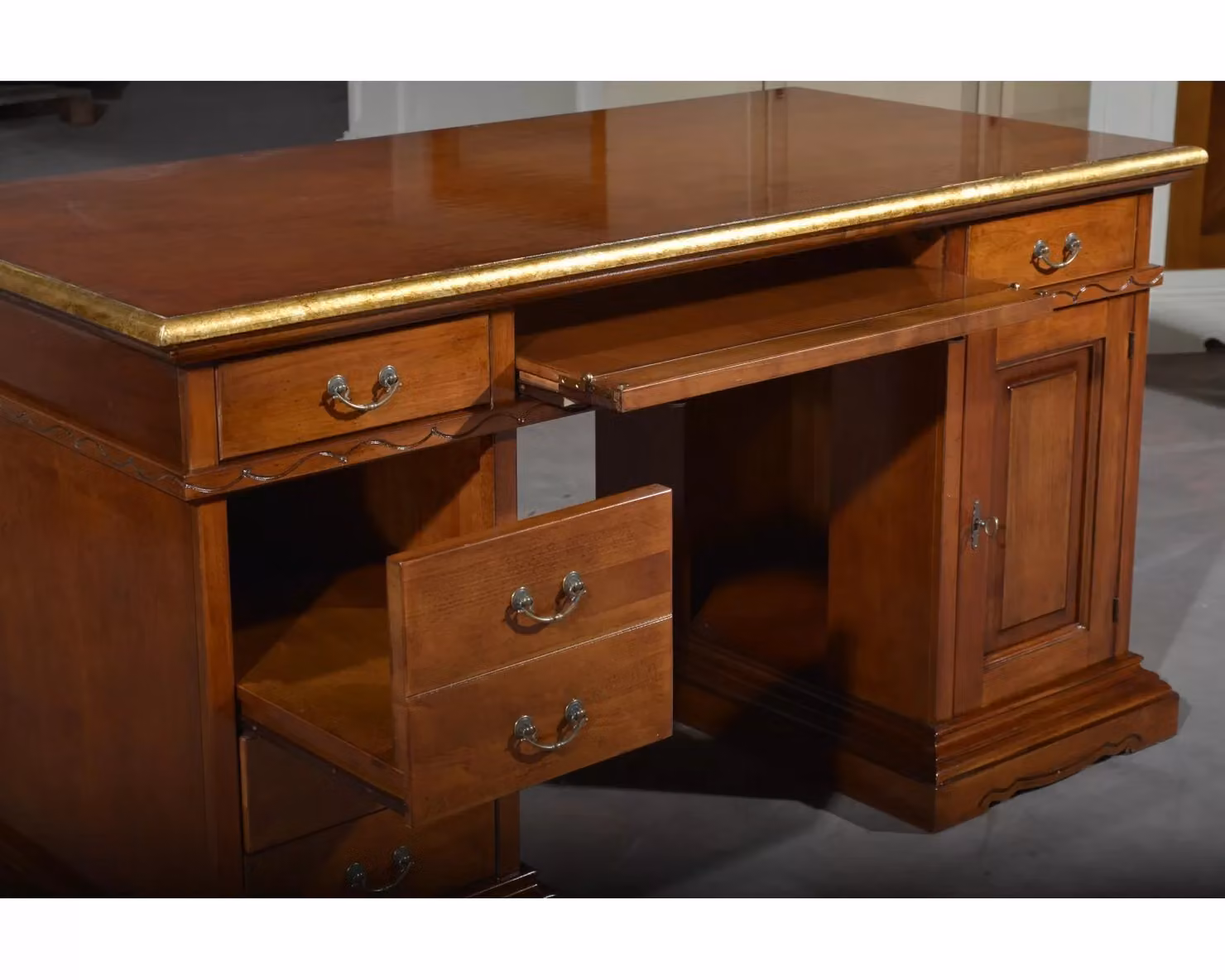 Scrivania porta PC Mobili 2G in legno con 6 cassetti e profilo foglia oro L: 160 cm, P: 80 cm, H: 85 cm – 3