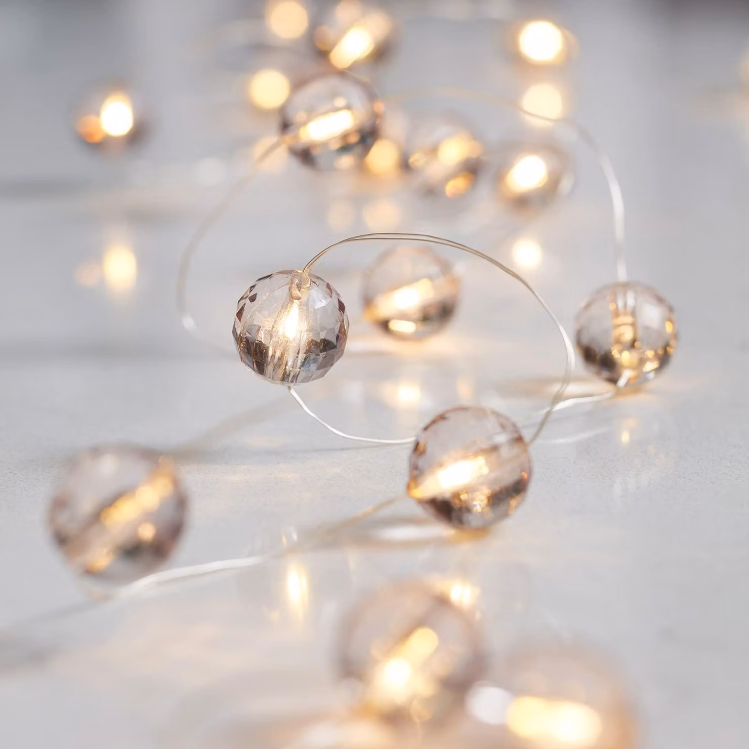 Catena luminosa a micro-LED con 20 luci, luce bianco caldo, timer, lunghezza 2,4 metri