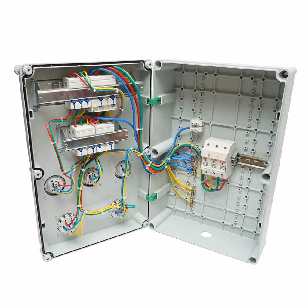 Pannello gruppo prese per organizzazione cantiere SUNTREE con 18 moduli, 2x415V/32A, 3x250V/16A, protezione IP67, L: 54 cm, P: 36 cm, H: 18 cm – 2
