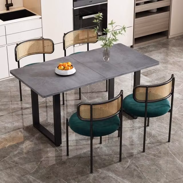Set di 4 Sedie da Pranzo in Velluto Verde con Schienale in Rattan e Gambe in Metallo