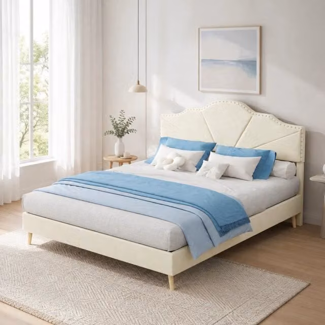 Letto matrimoniale 140x200 cm in tessuto beige con testiera geometrica e rete a doghe
