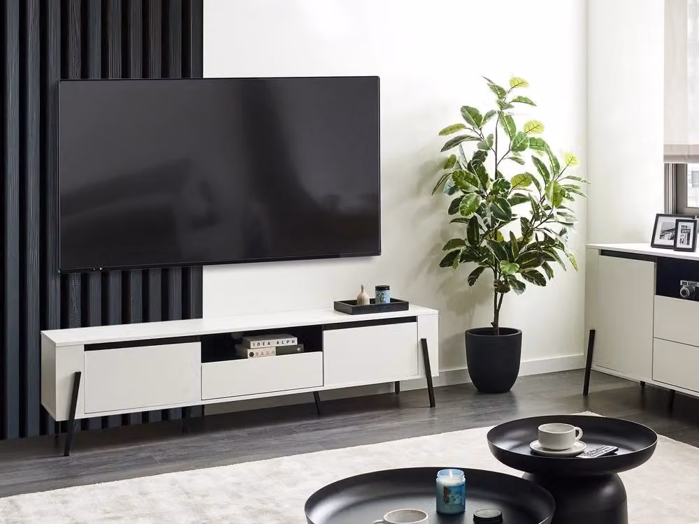 Mobile TV BELIANI in stile industriale con effetto cemento e gambe in metallo, colore Bianco, per schermi fino a 75 pollici, con 1 cassetto e 2 armadietti, L: 177 cm, P: 40 cm, H: 46 cm – 2