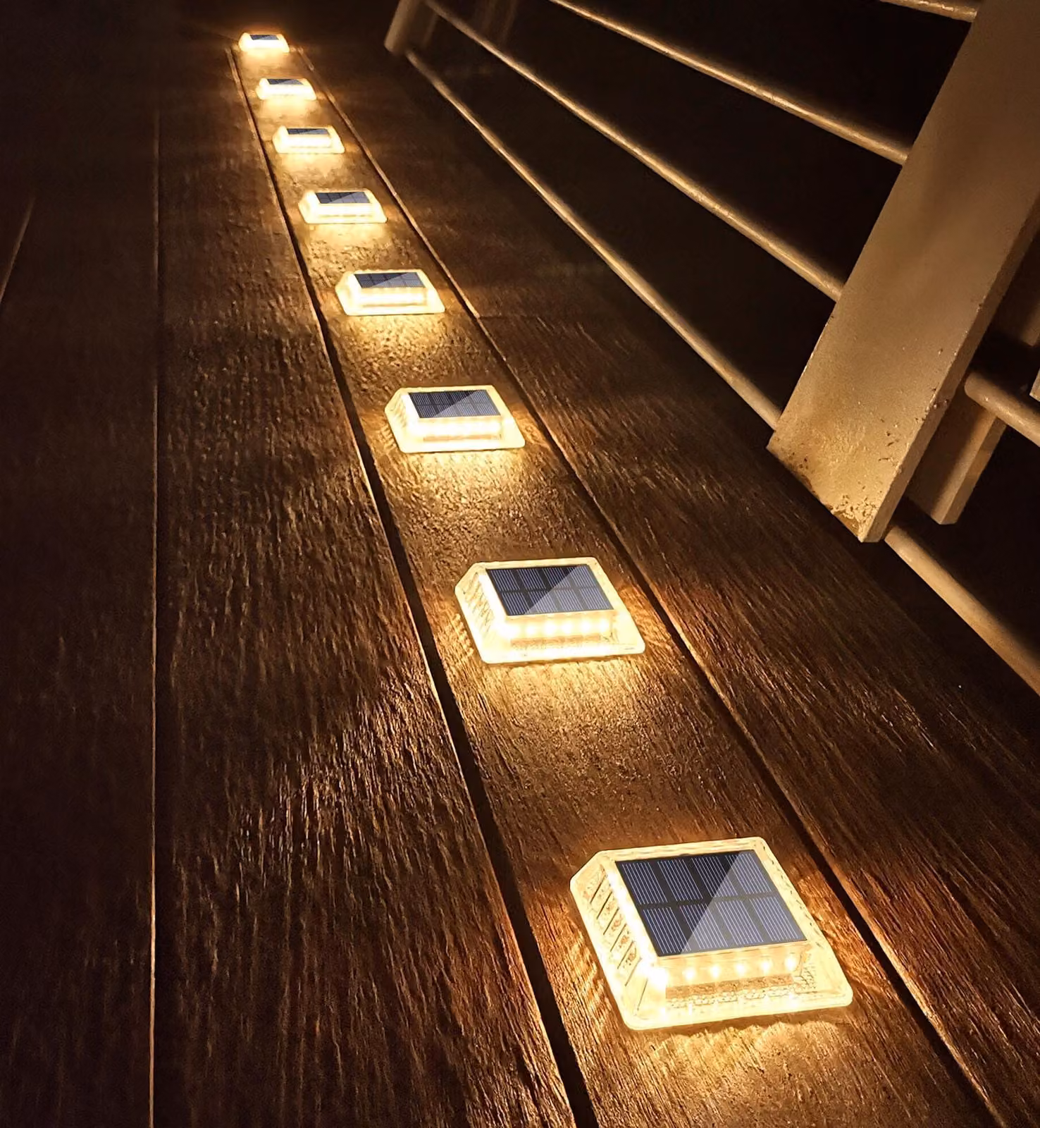 8 luci solari da esterno, LED, grado di protezione IP68, luce bianco caldo 2700K, con accensione automatica