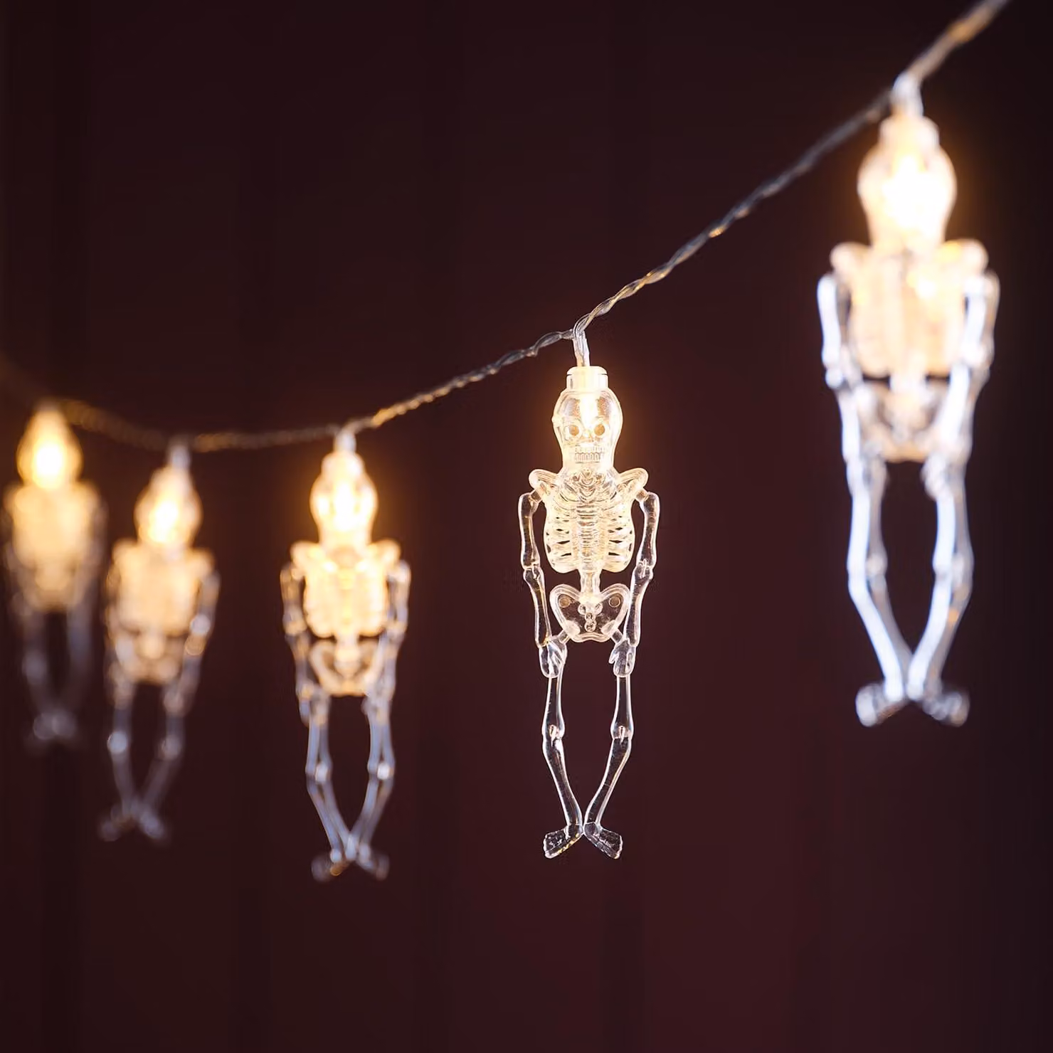 Catena luminosa a tema Halloween, lunghezza 1,8 metri, con 10 scheletri, luci LED bianco caldo