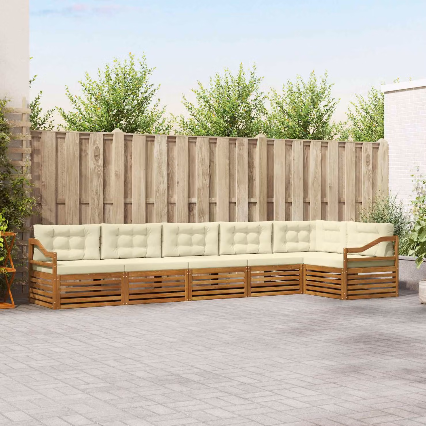 Set di divani da esterno vidaXL a forma di L composto da 6 pezzi in legno di acacia con cuscini beige e bianchi
