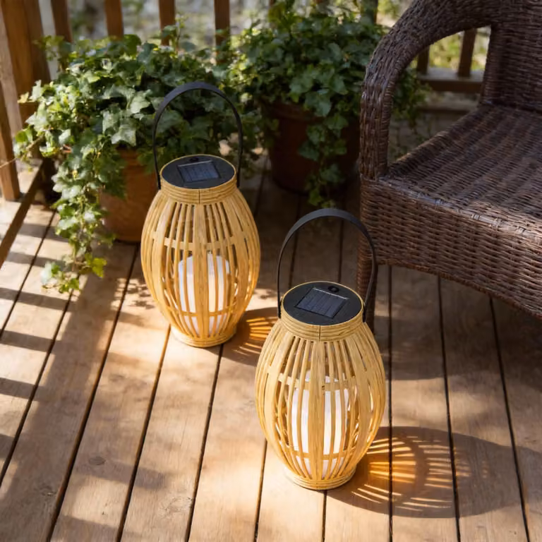Set di 2 lanterne solari con aspetto in bambù, grado di protezione IP44, luce bianco caldo