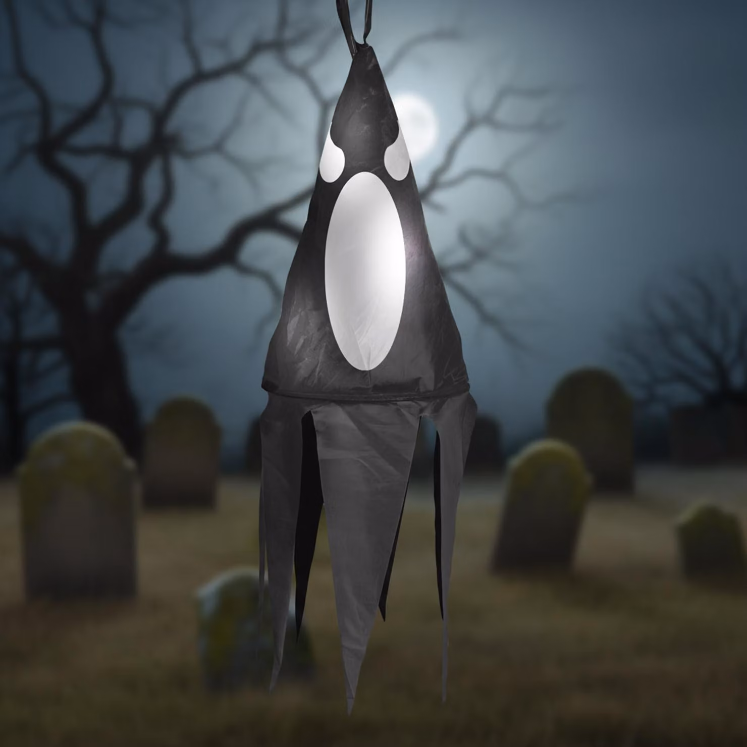 Decorazione luminosa per Halloween - fantasma - nera - con 10 LED colorati - da appendere - alimentazione: 2 batterie tipo 2032 - dimensioni: 75x20 cm
