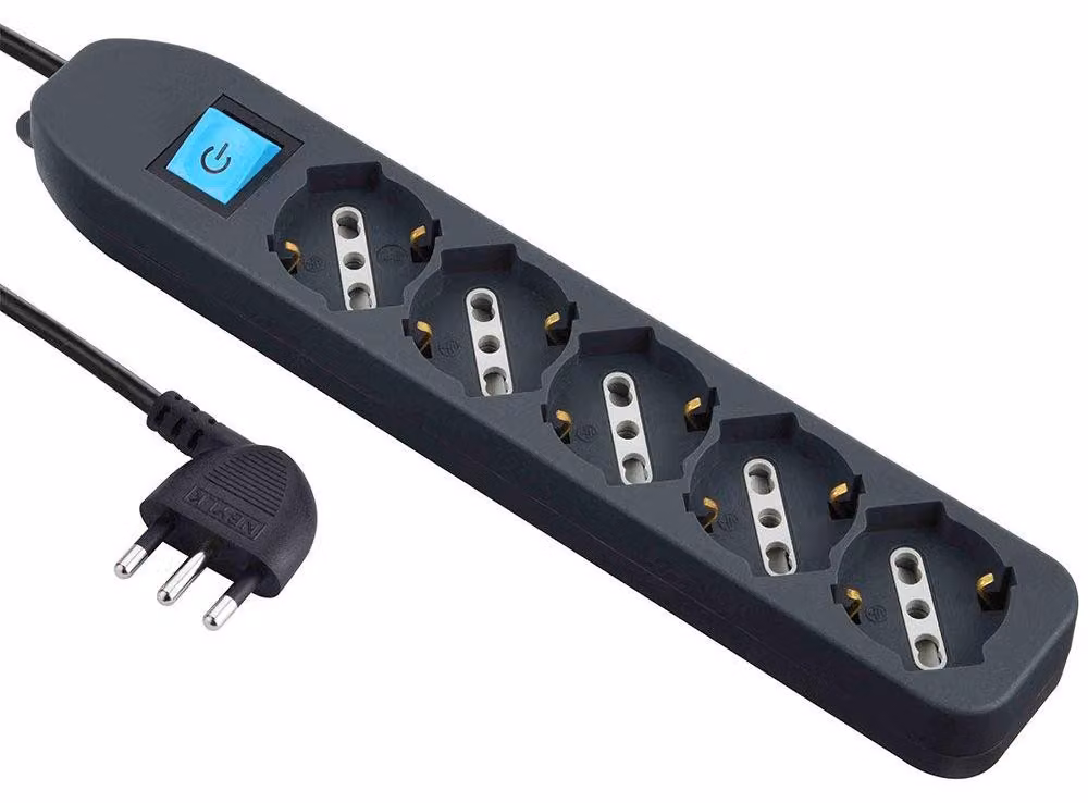 Prolunga Electraline 62065, protezione da sovratensioni, con cavo da 1,5 metri, 5 prese universali, colore nero