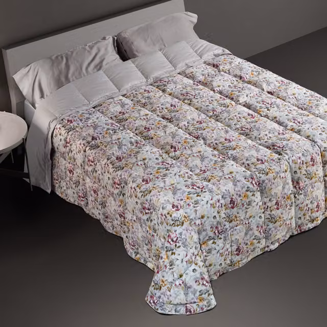 Trapunta in piuma DaunenStep con fantasia floreale multicolore rosa, traspirante e termoregolatrice per adulti – 1
