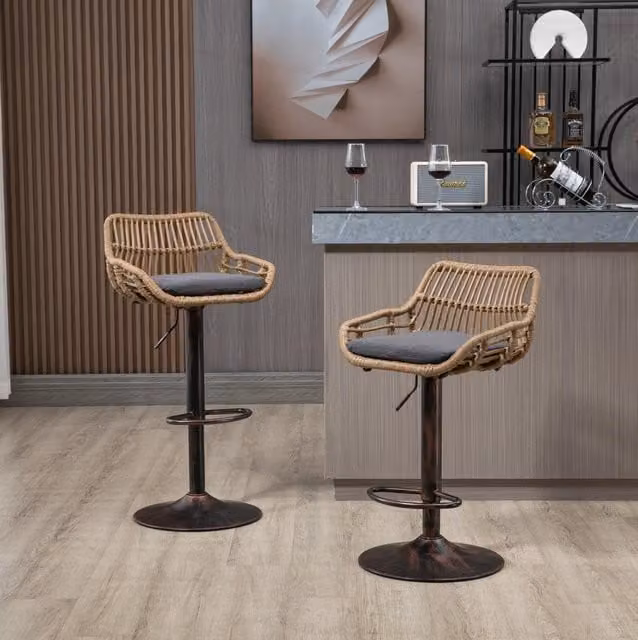 Set di 2 sgabelli bar Beaok regolabili con rotazione a 360 gradi in tessuto lino grigio e base in metallo nero opaco – 1