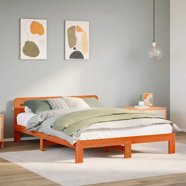 Letto in legno di pino Design Mania color marrone cera con struttura rigida e doghe composite, L/P/H: 150 x 200 x 65,5 cm – 1